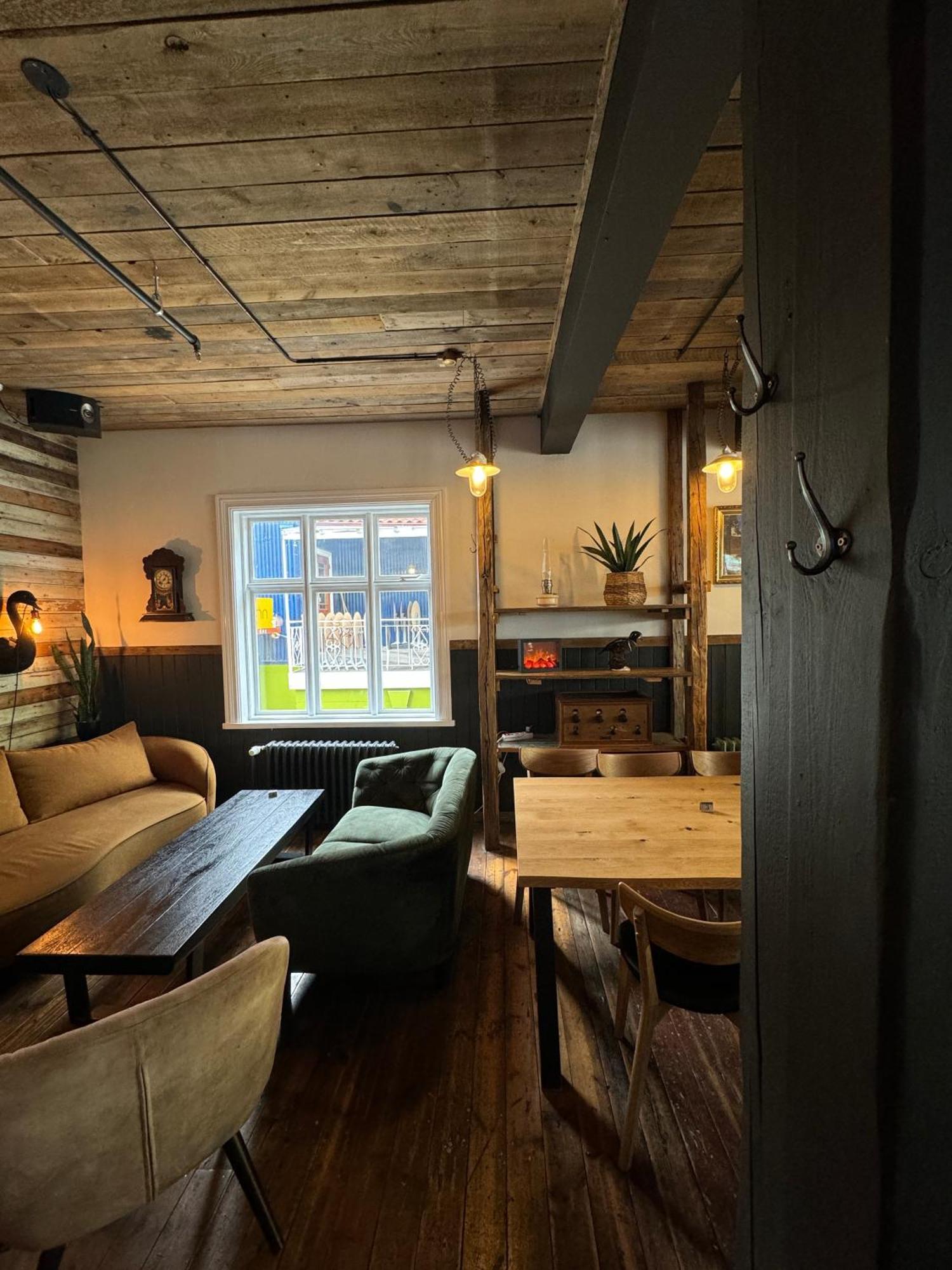 Akureyri Backpackers Hostel ภายนอก รูปภาพ